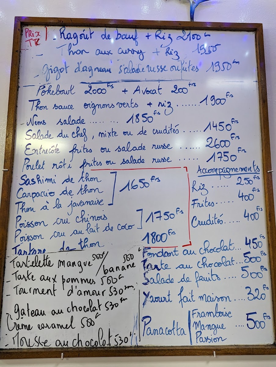 Carte du Snack Roger : ragoût de boeuf, thon au curry, poisson cru, sashimi, desserts maison et prix